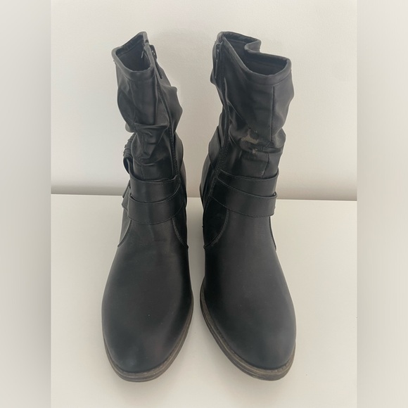 Black boots with block heel and straps - Picture 2 of 4